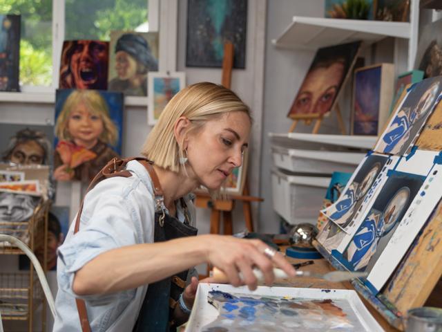Color photo: mixing paint at the easel