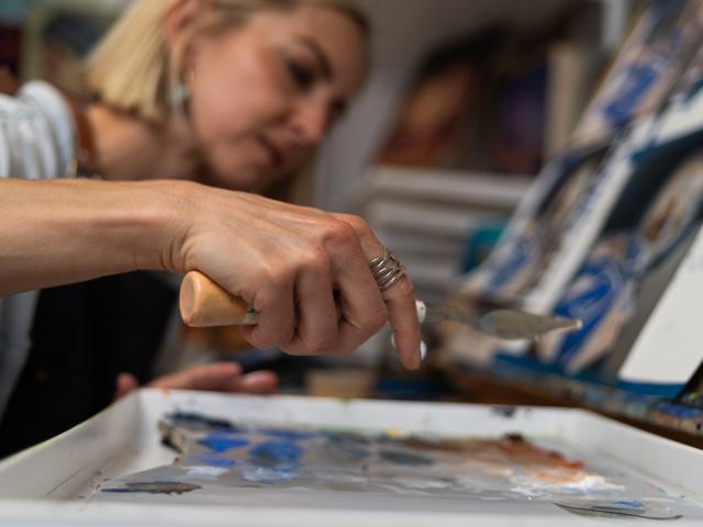 Color photo: working the palette with a knife